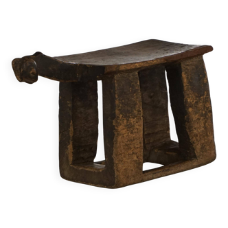 Lobi stool in carved wood from the early 20th century, Burkina Faso, Africa.