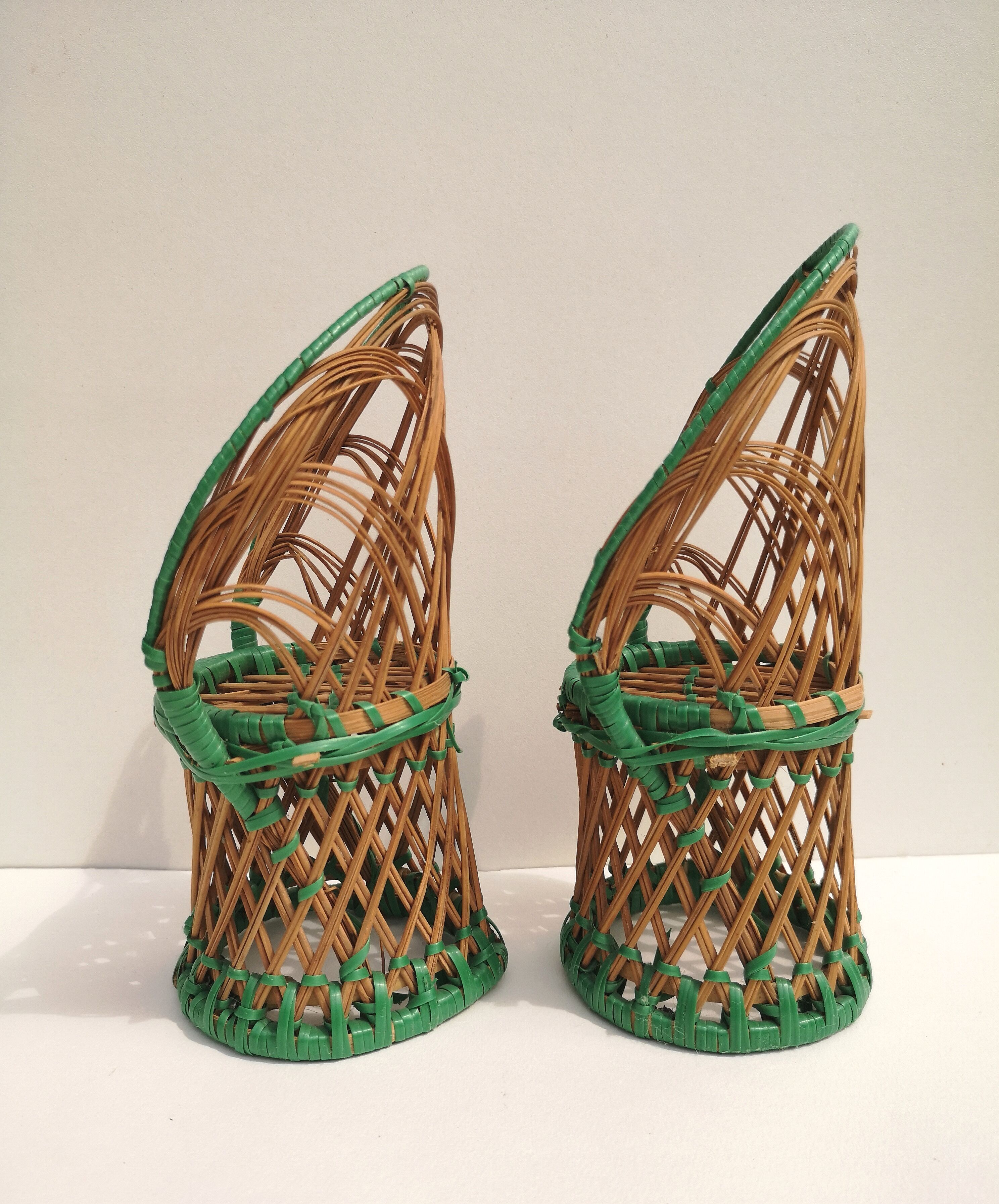 Vintage rattan lounge toy