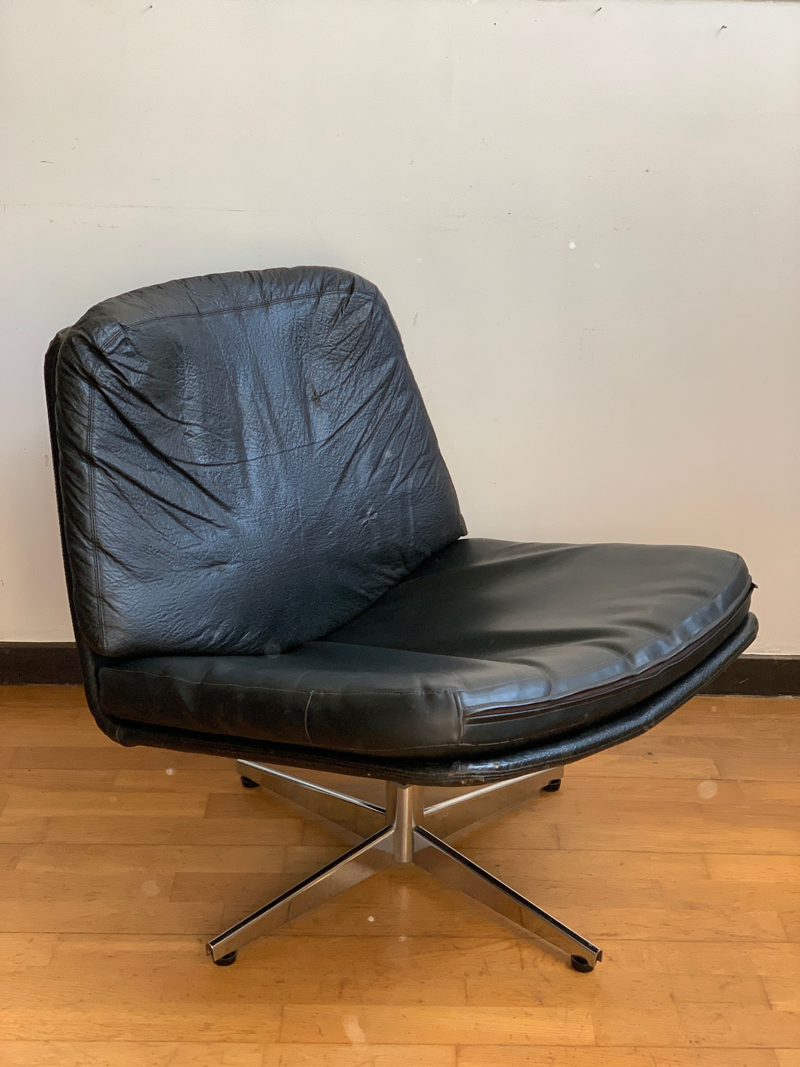 Swivel armchair 1970