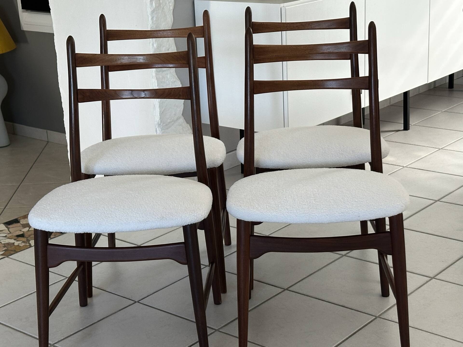 Suite 4 chaises Teck par Wilkhan pour Georg Leowald  Allemagne 1960