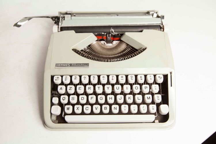 Machine à écrire Hermès Baby 1970 verte clair révisée et ruban neuf typo magnifique