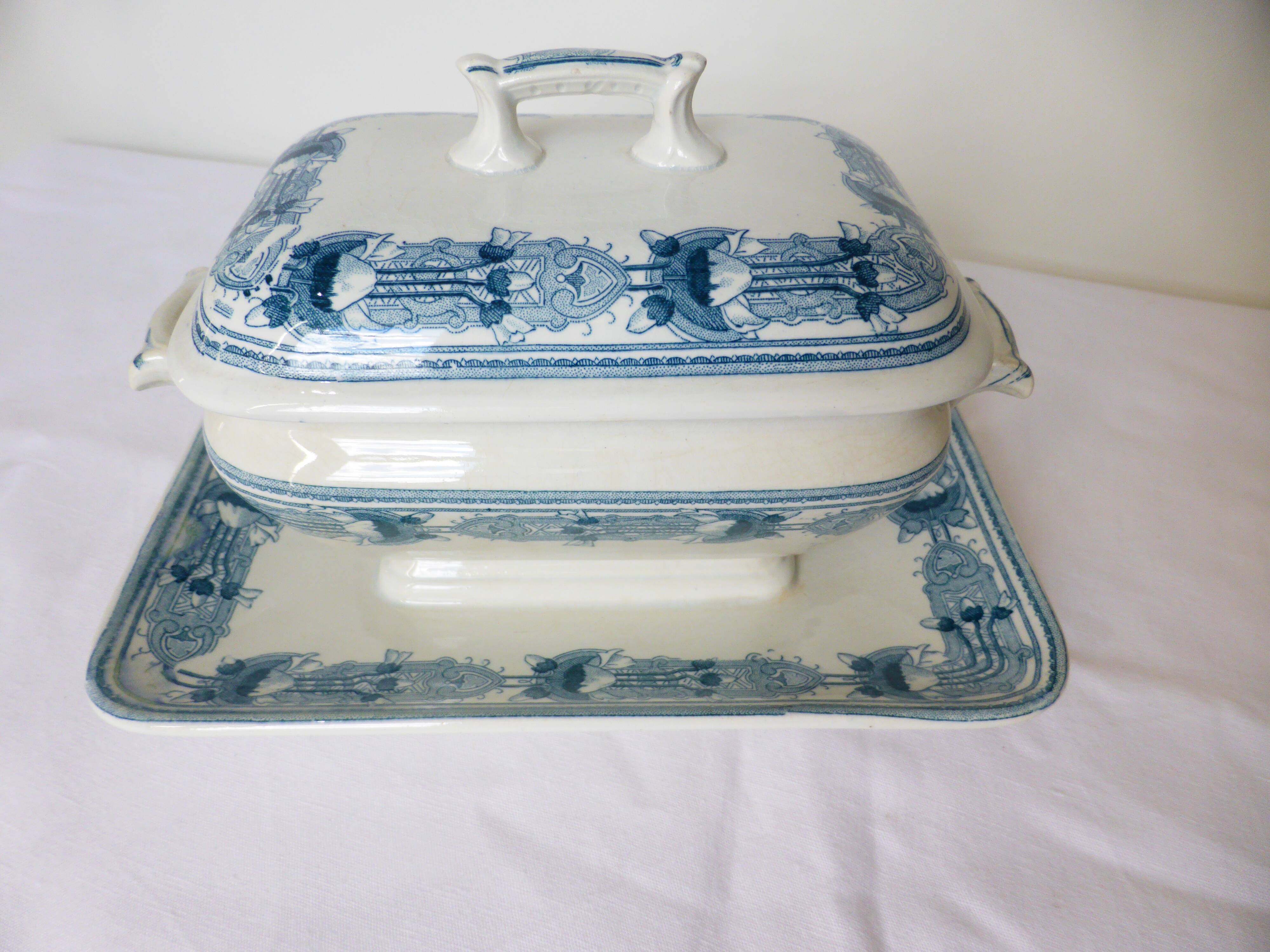 Saucière vintage Massena en porcelaine