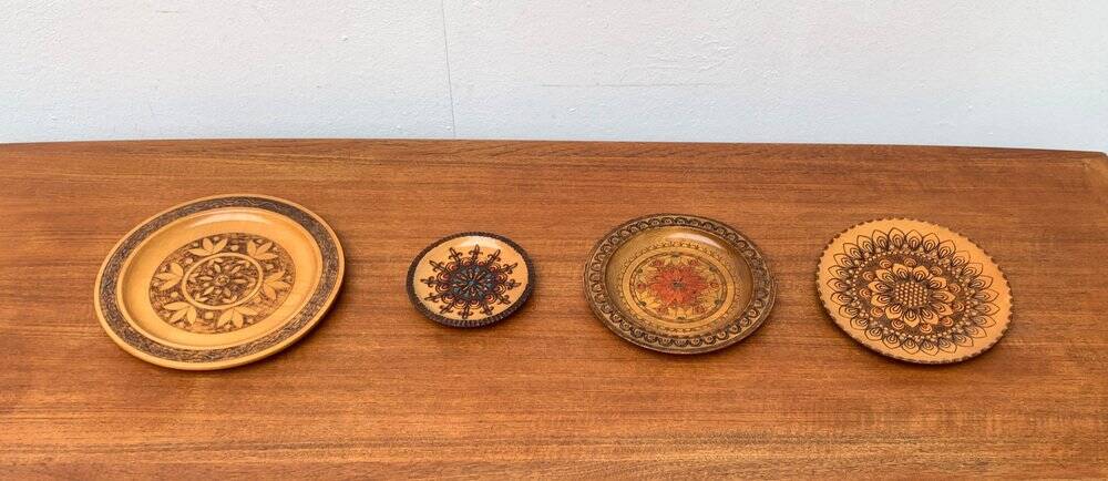 Vintage wooden wall plates, set of 4