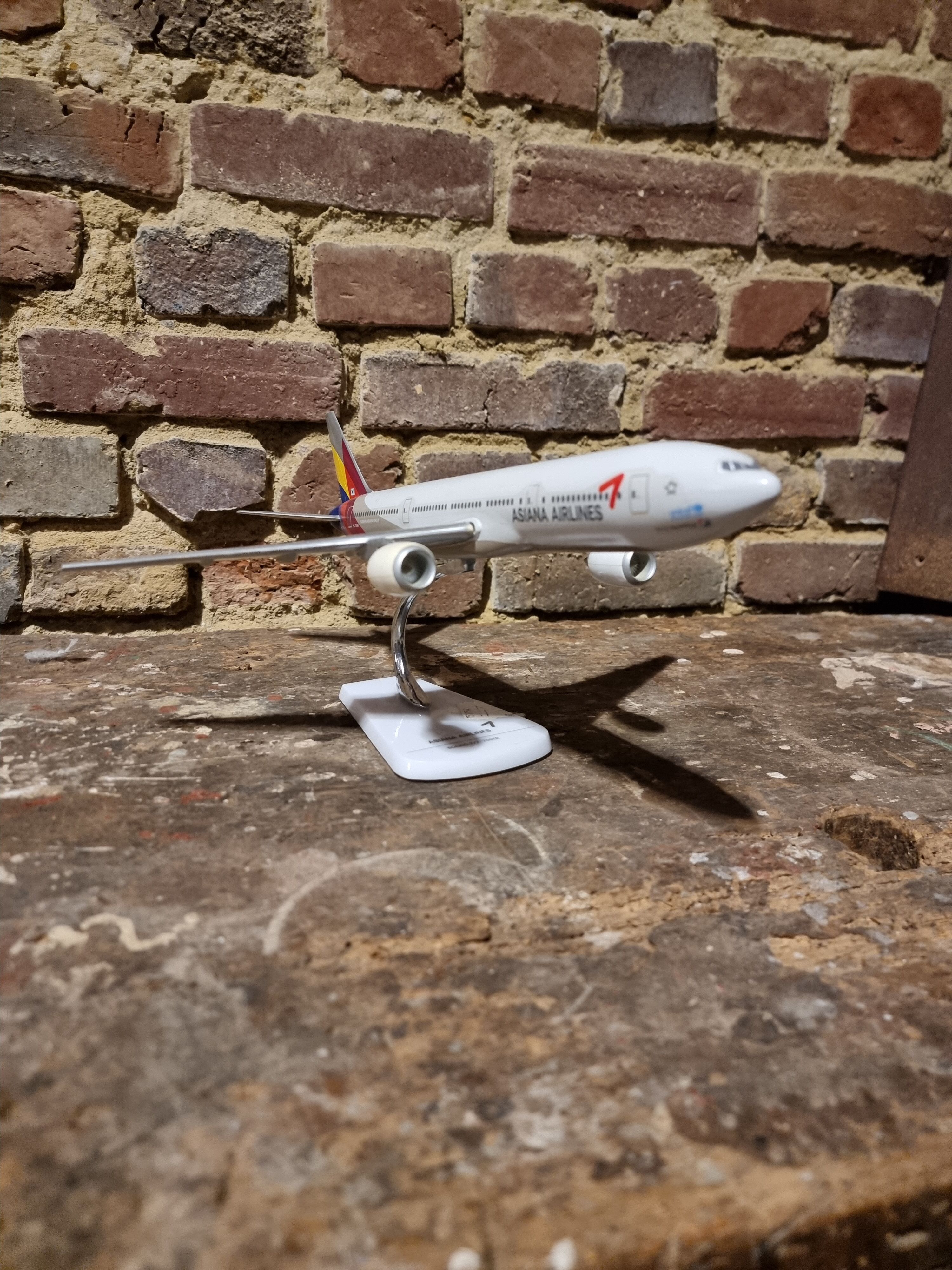 Model aircraft Boeing 777