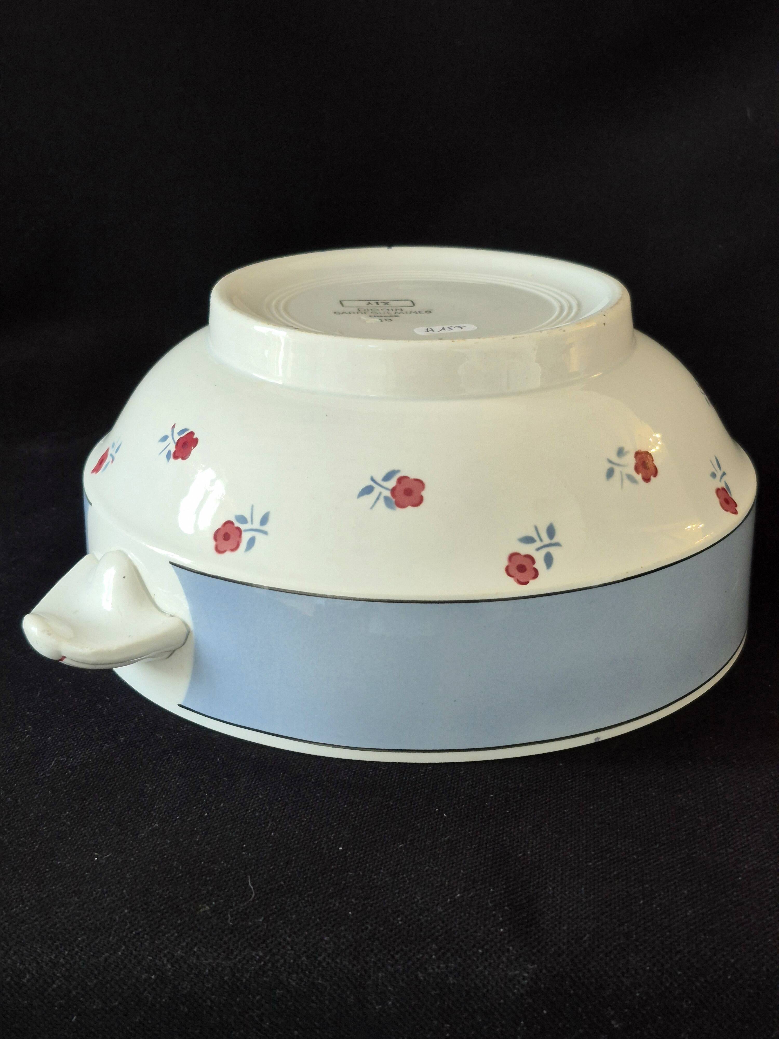 Grand légumier (soupière) en faïence de Digoin Sarreguemines, modèle AIX