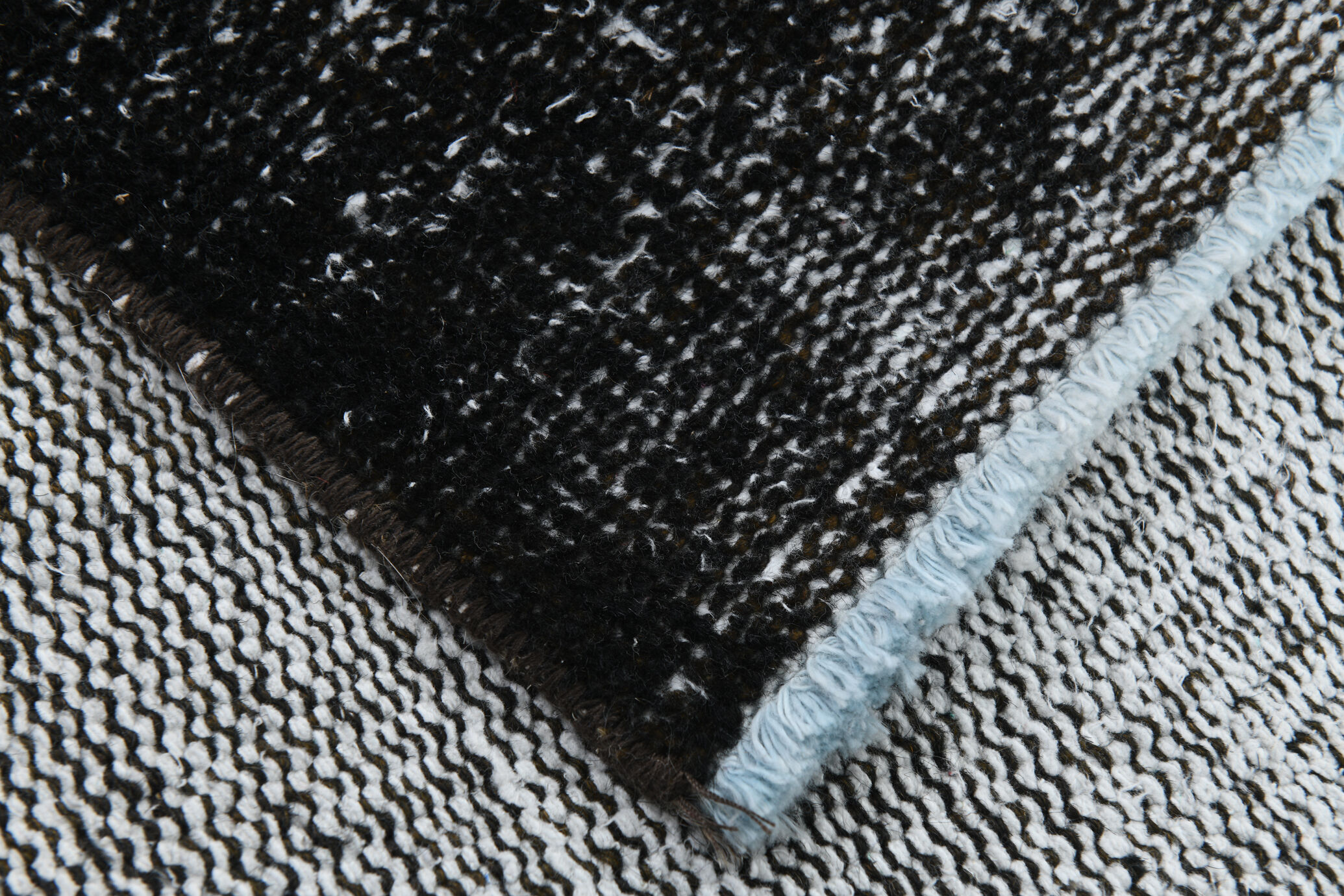 Handknotted wool rug, 284x172cm