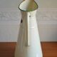 Broc émaillé crème vintage
