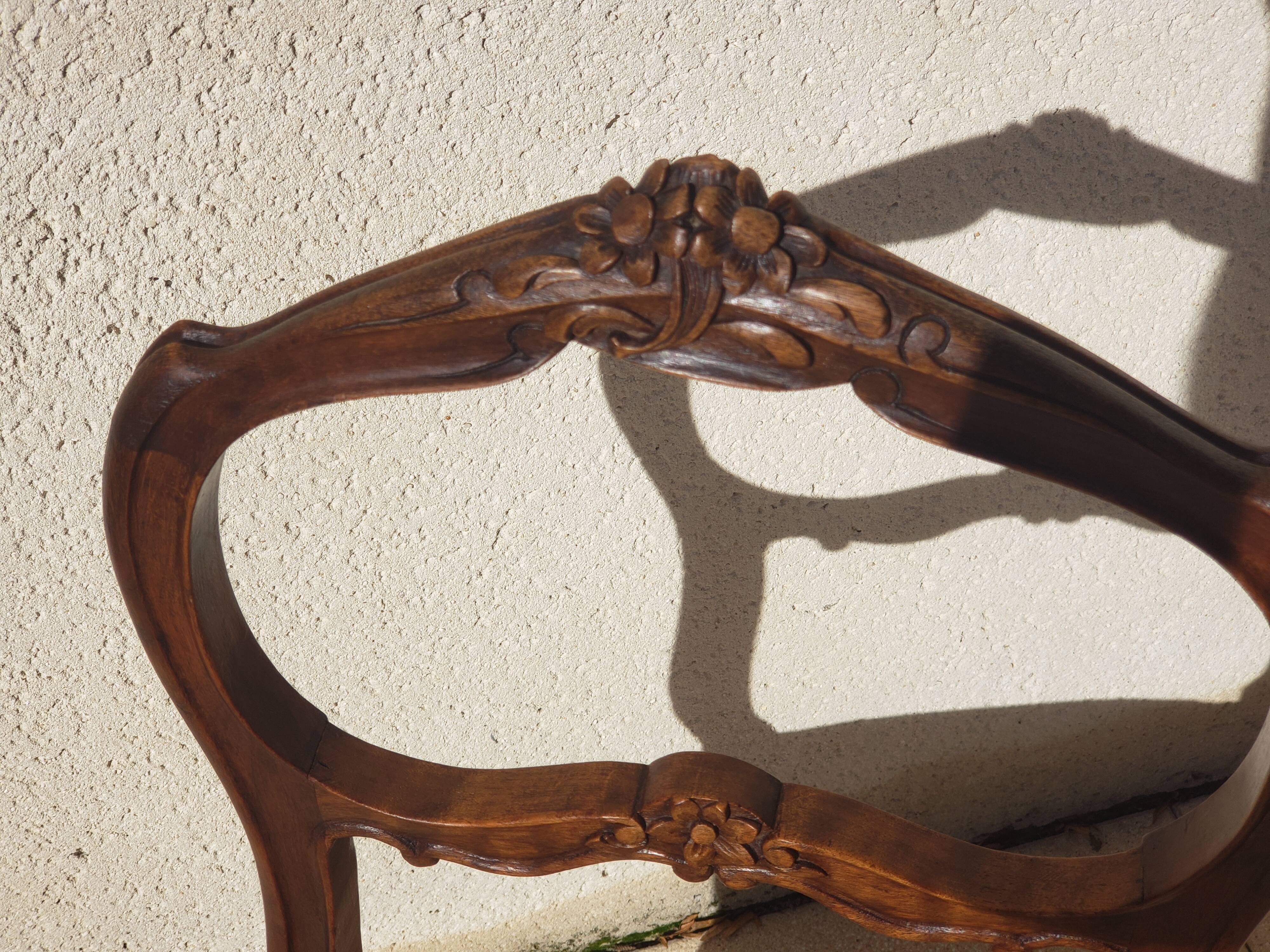 2 Chaises anciennes style Louis XV en noyer