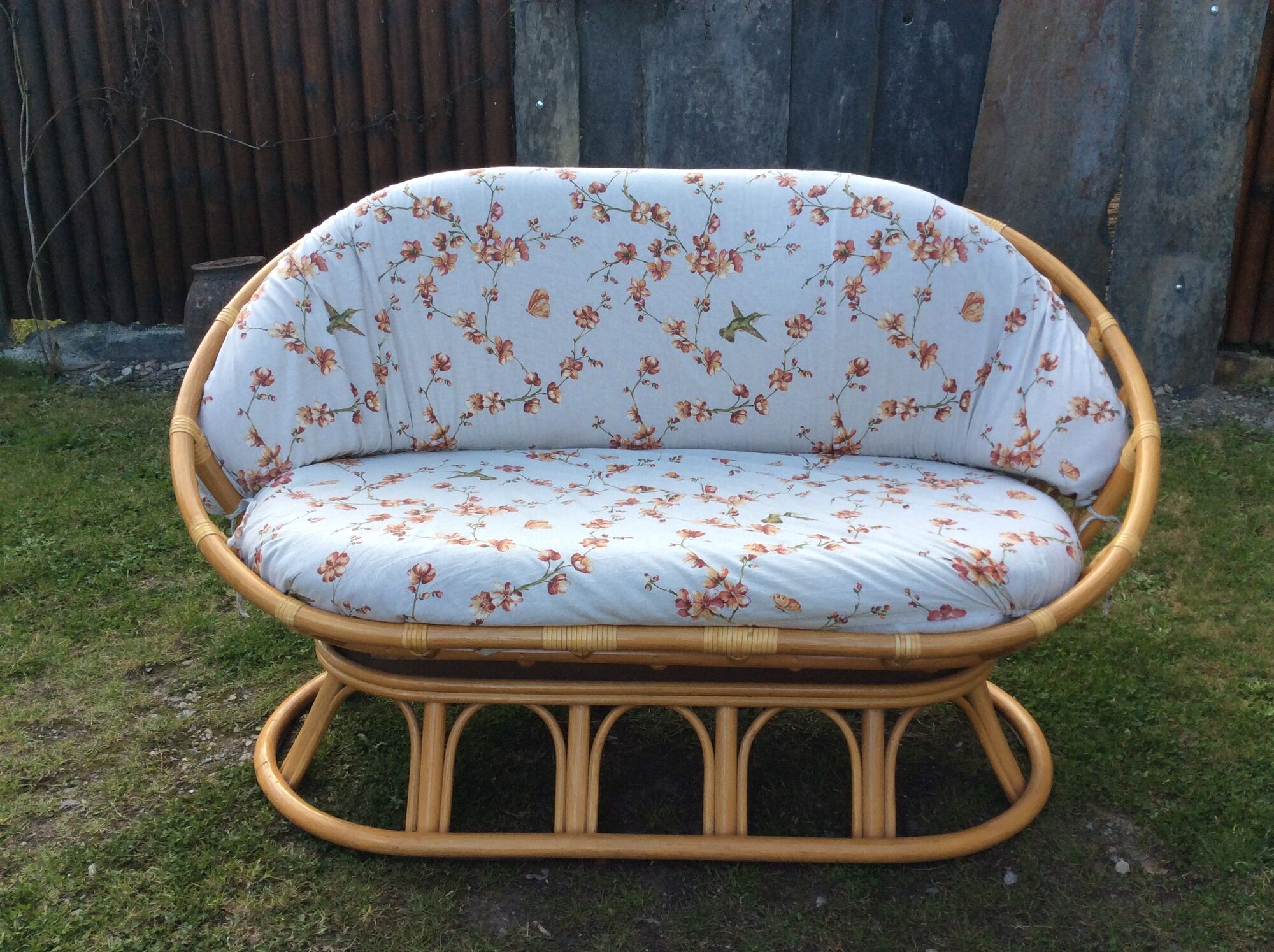 Vintage rattan lounge 1 bench and 2 swivel armchairs in perfect condition.