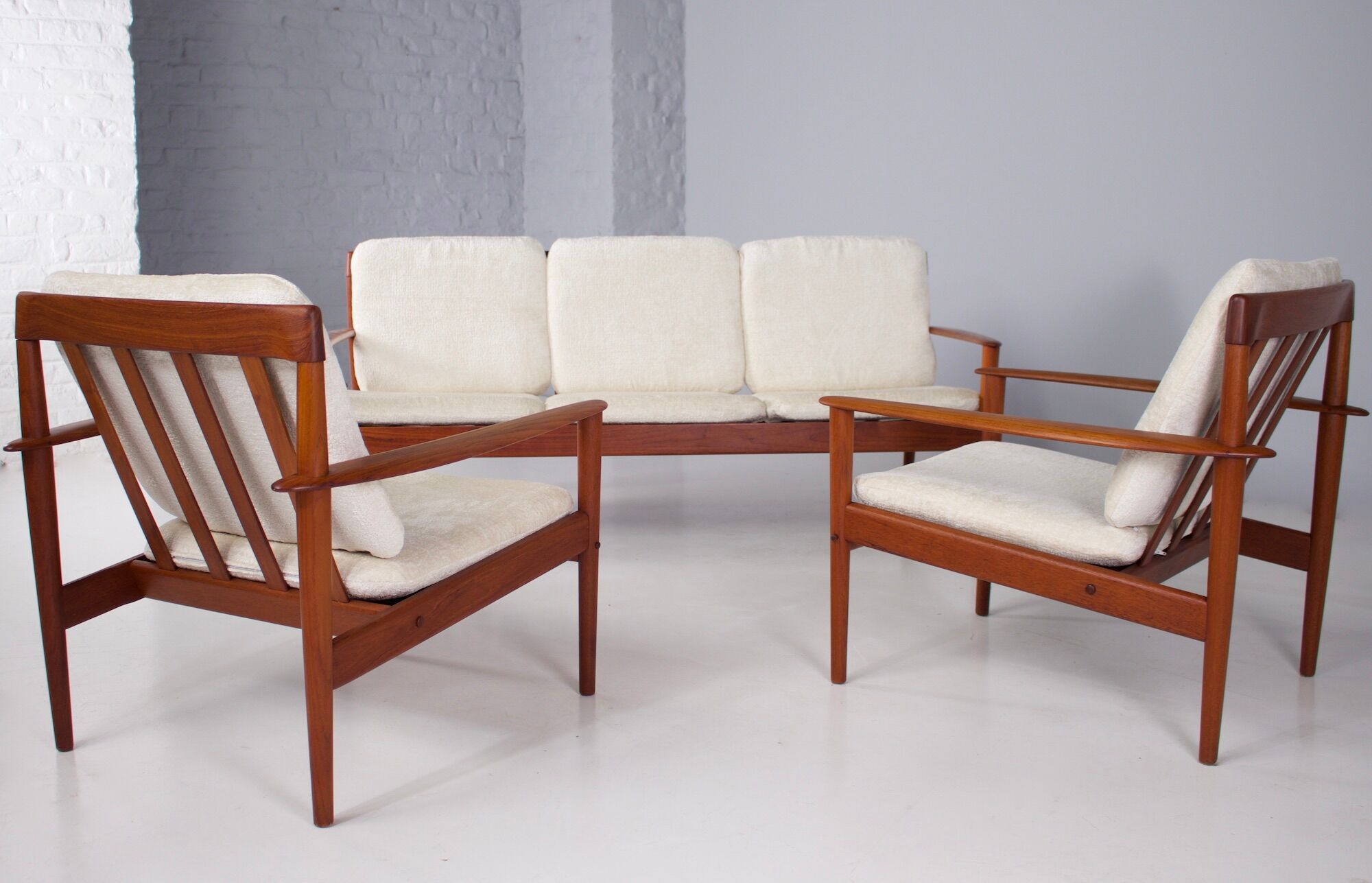 Bench "PJ 56/3" by Grete Jalk