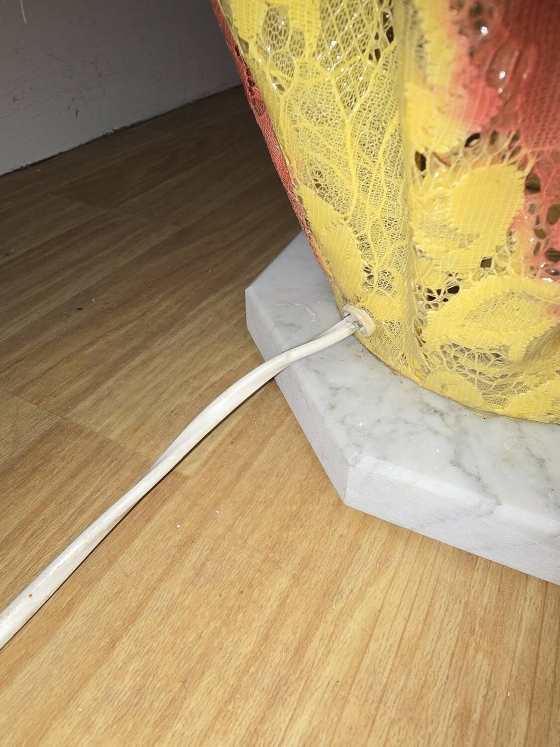 Vintage lamp Marie Stuart "Laces" – Resin & marble – 1970s