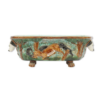 Gardener in faience hunting scenes