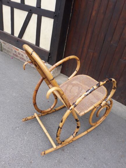 Rocking-chair en rotin et cannage vintage
