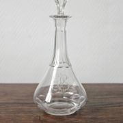 Carafe à liqueur ancienne en cristal monogramme gravé et côtes plates