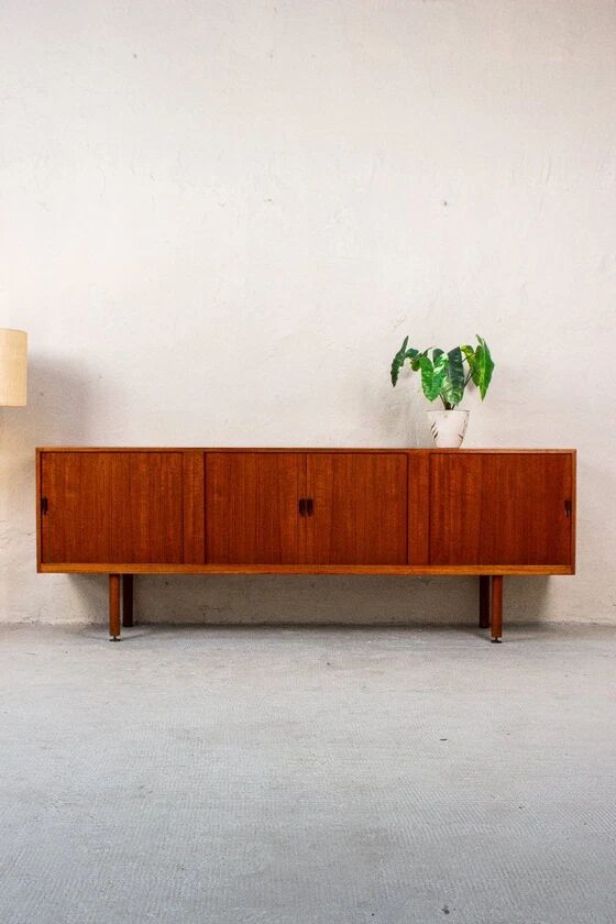 Ejnar Larsen & Aksel Bender sideboard with sliding doors, teak, vintage mid-century Danish design, Næstved Møbelfabrik.