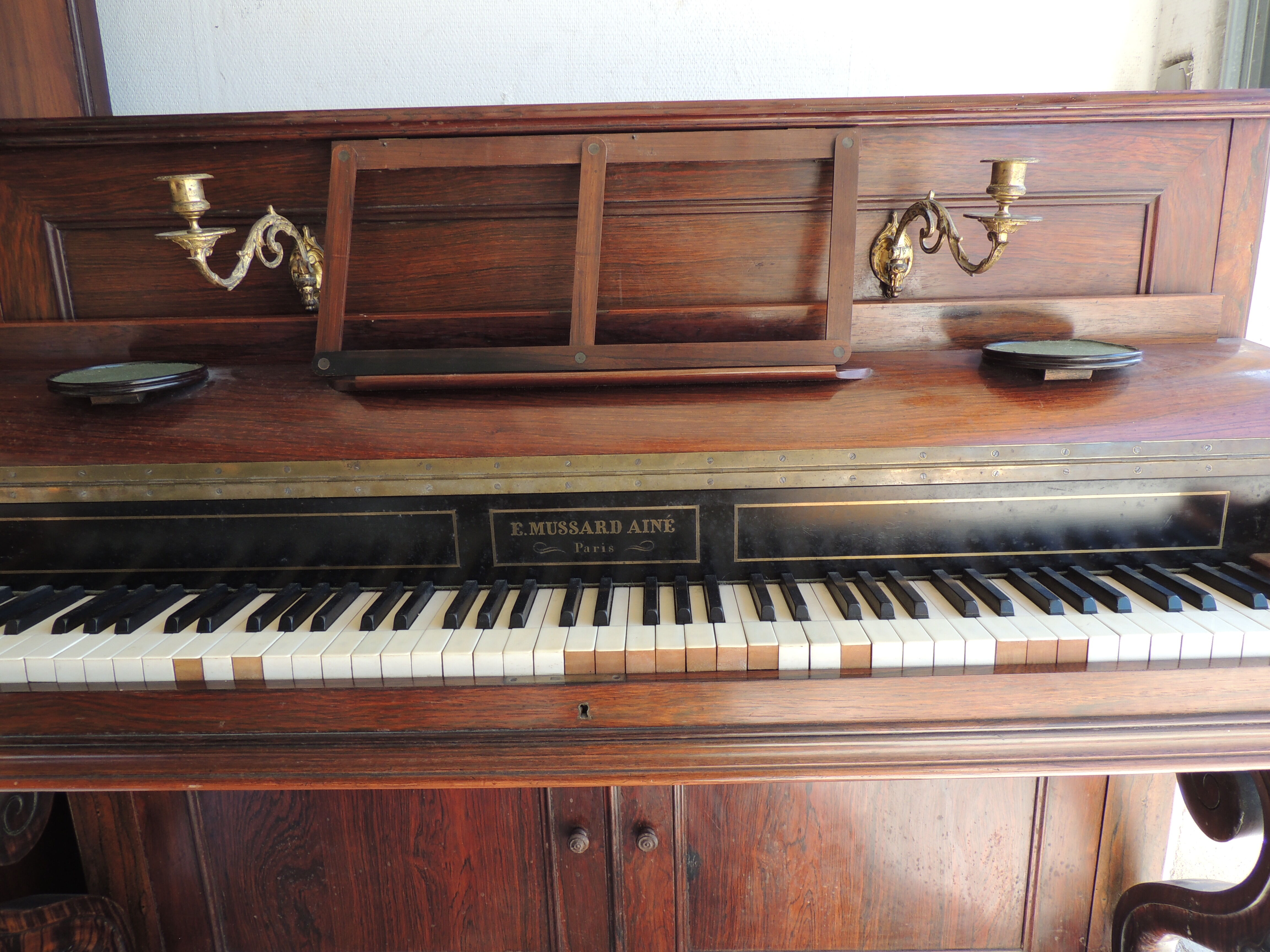 Piano brand E-Mussard Paris