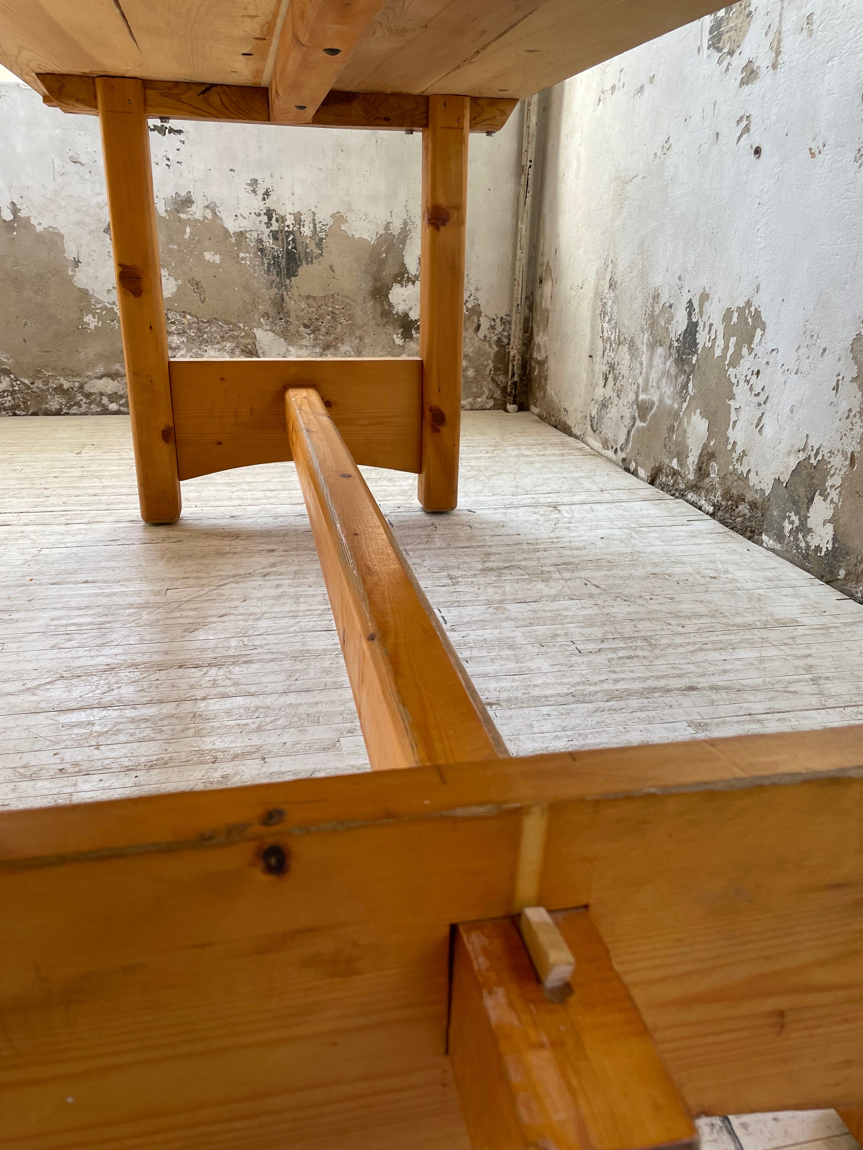 Mountain furniture table in pine 2m