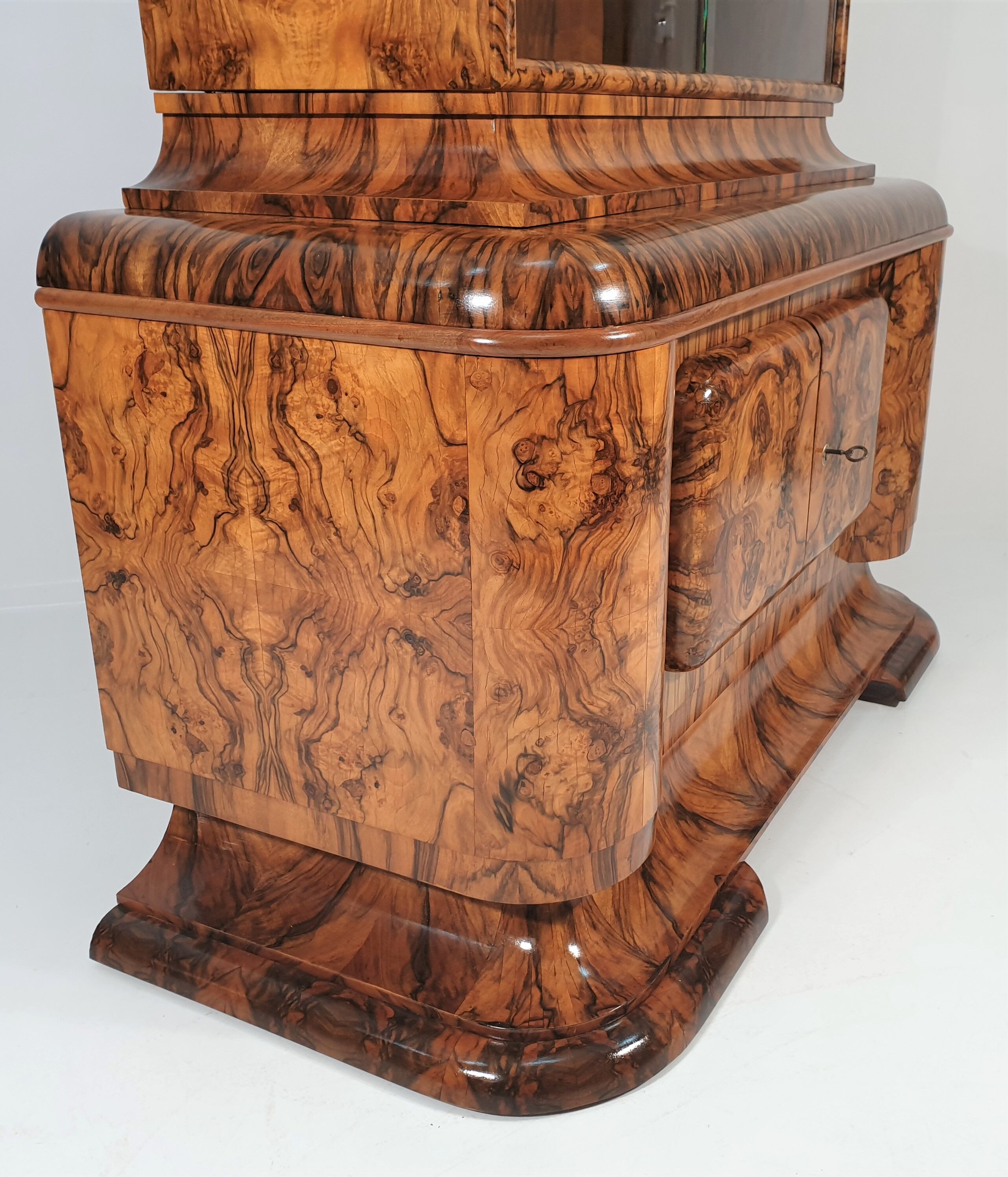 Art Deco chest of drawers1940s