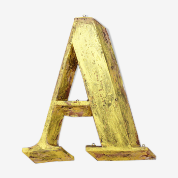 Lettre "A" en métal couleur or