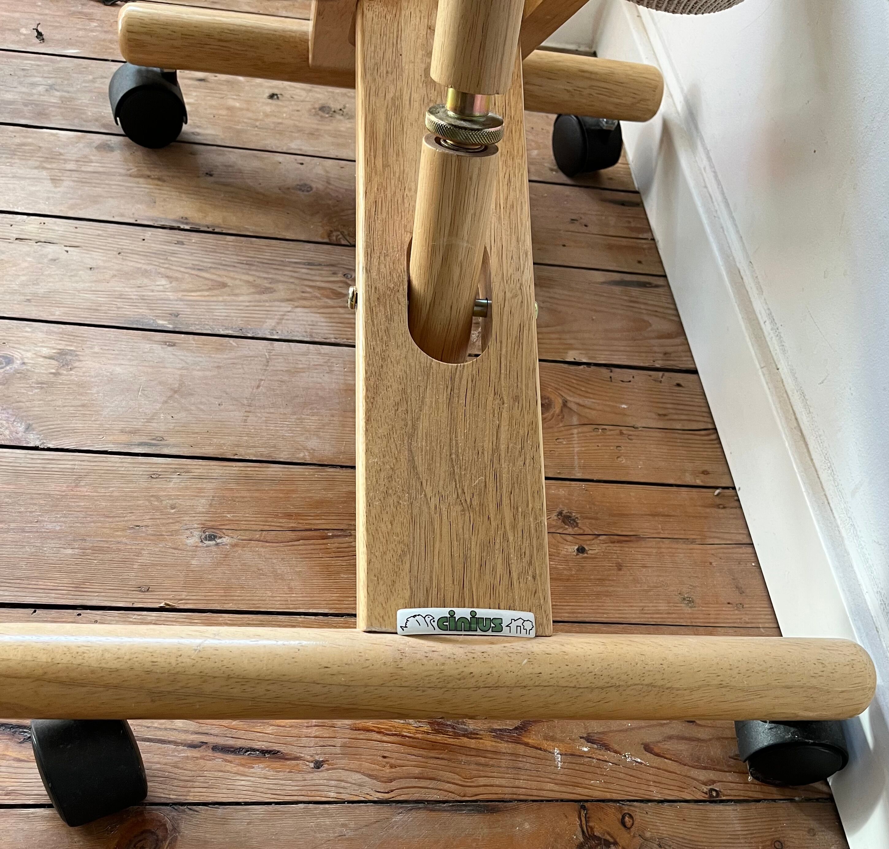 Cinius professional ergonomic kneeling chair with backrest