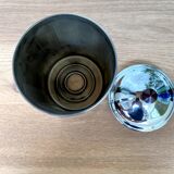 Menesa spice pot