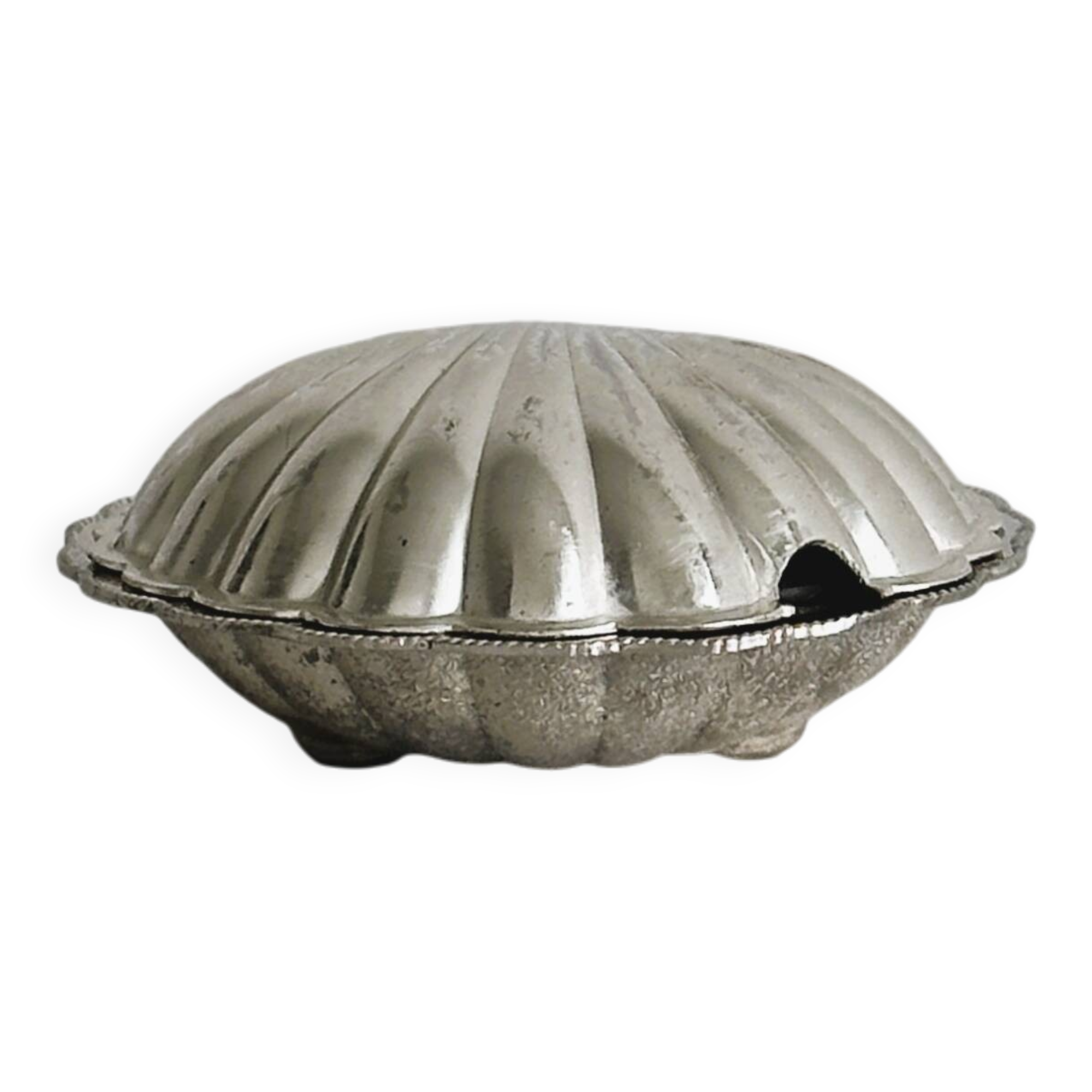 Silver-plated metal shell-shaped butter dish