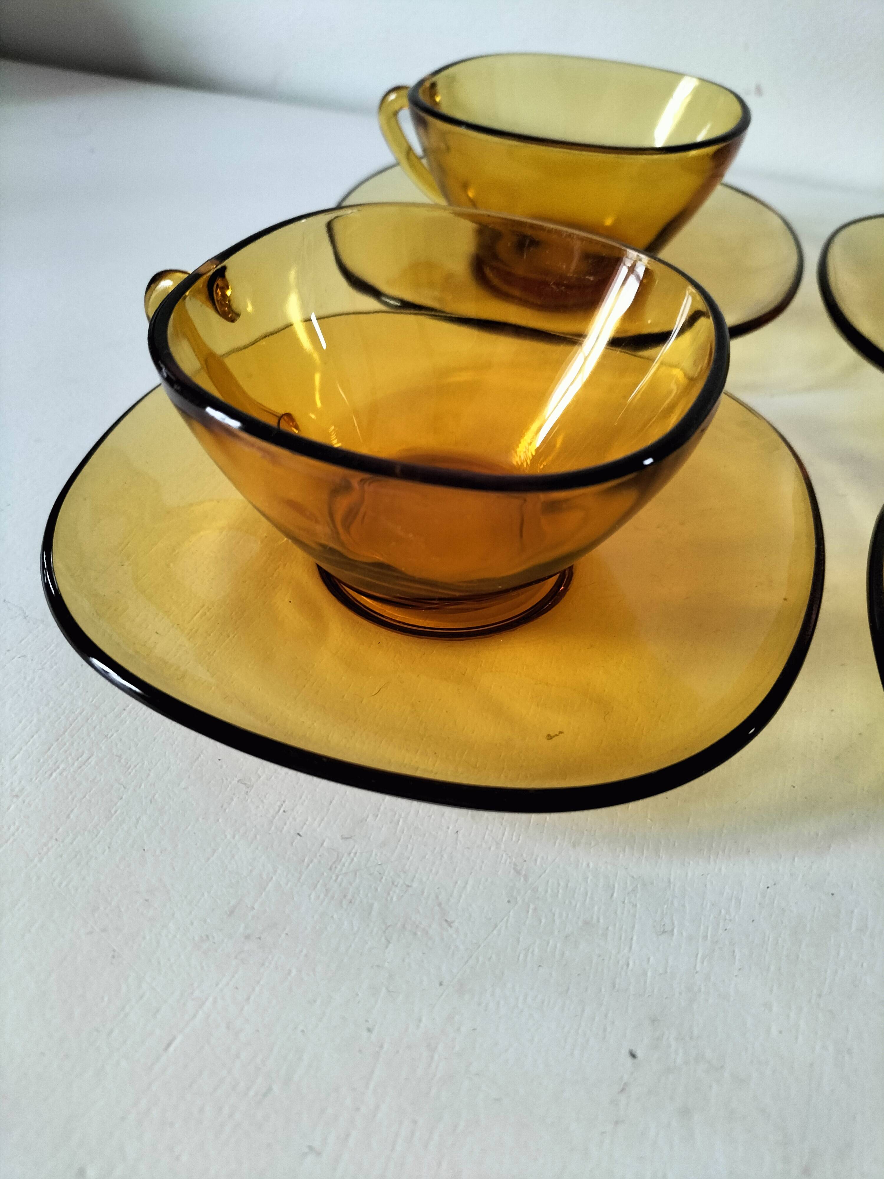 4 cups and saucers VERECO amber