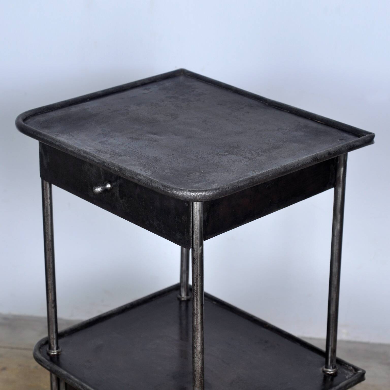 Table de nuit en fer, années 1910