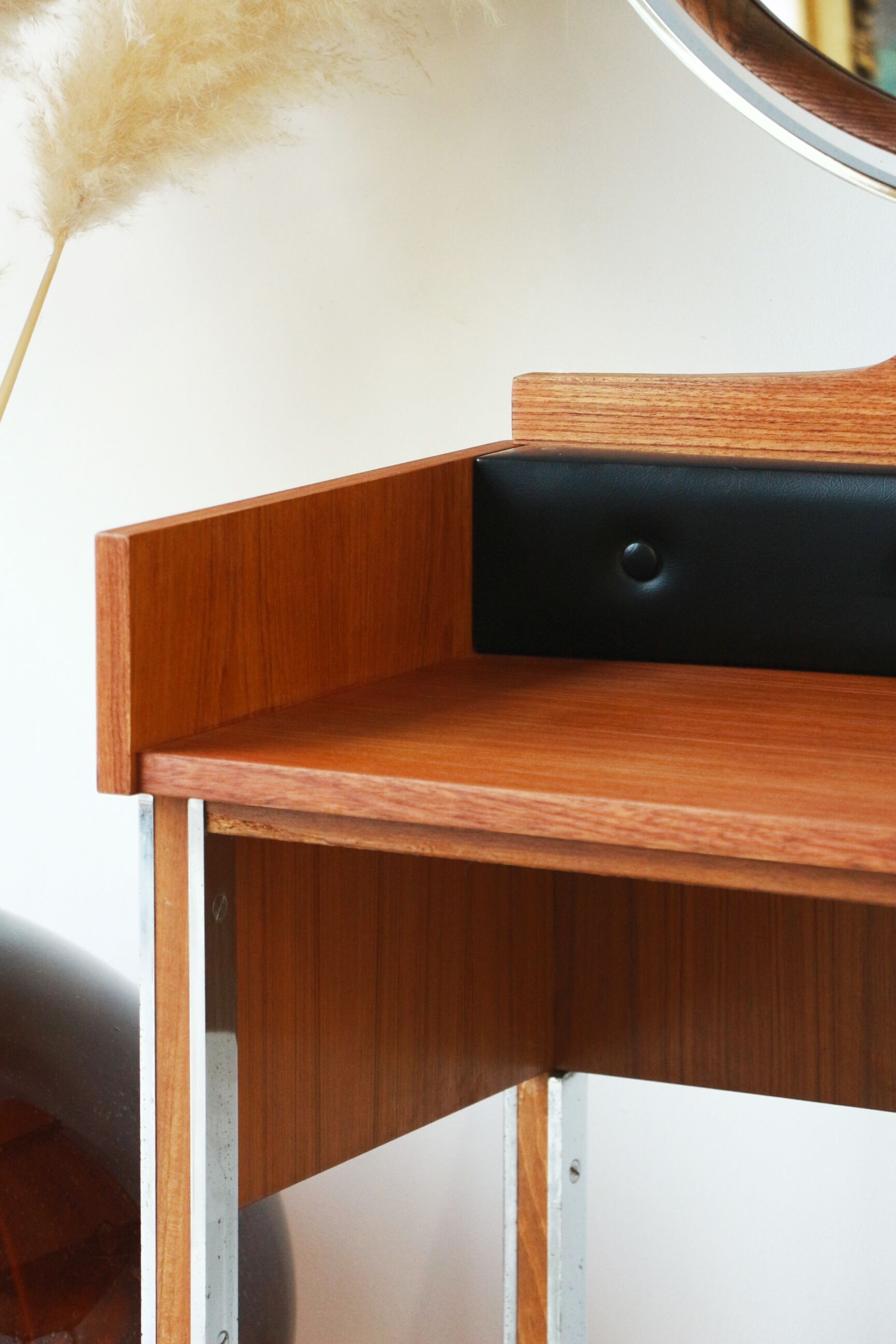 Dressing table - round mirror - 60s