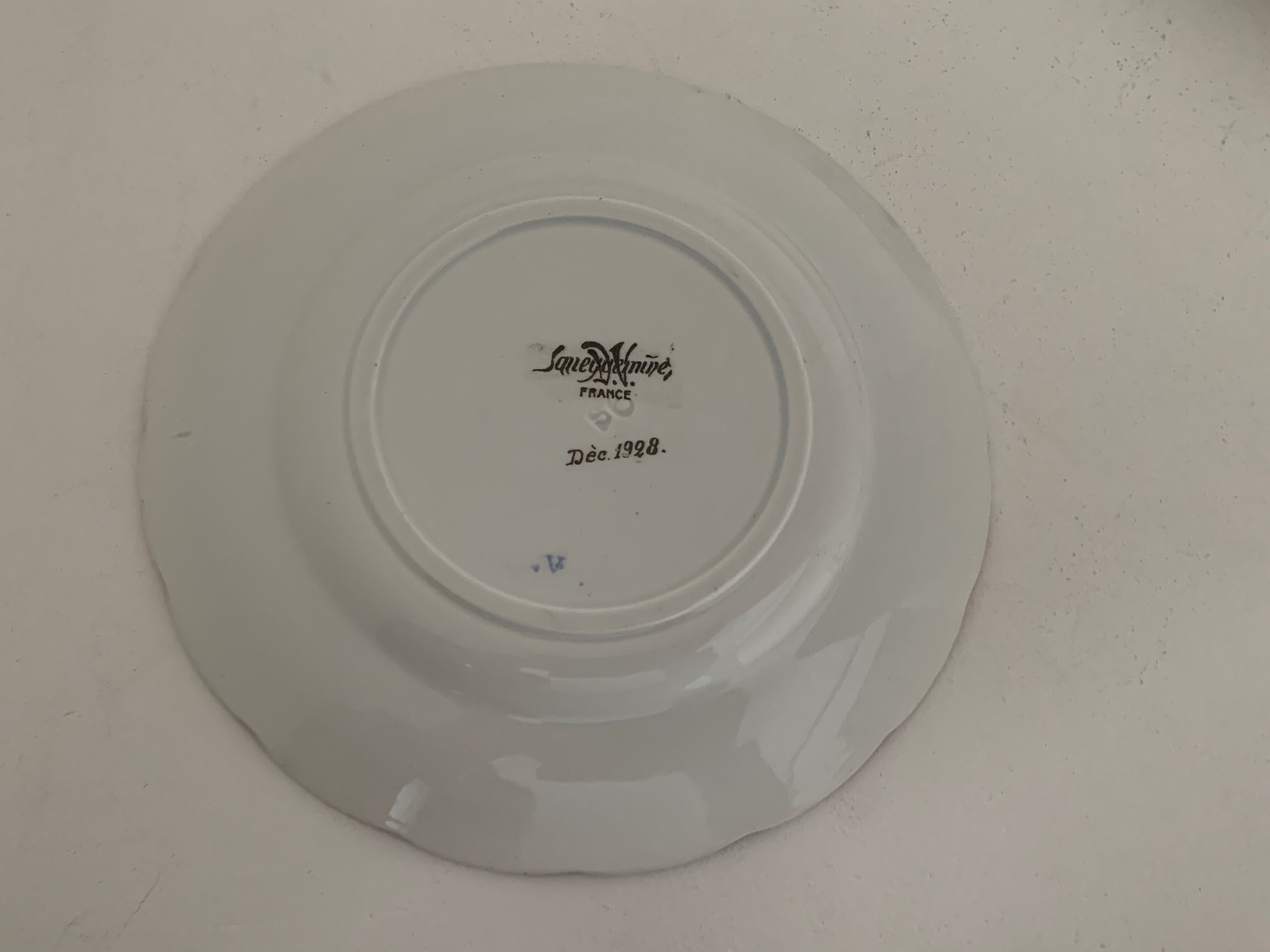 6 Sarreguemines dessert plates, cornucopia, 1928