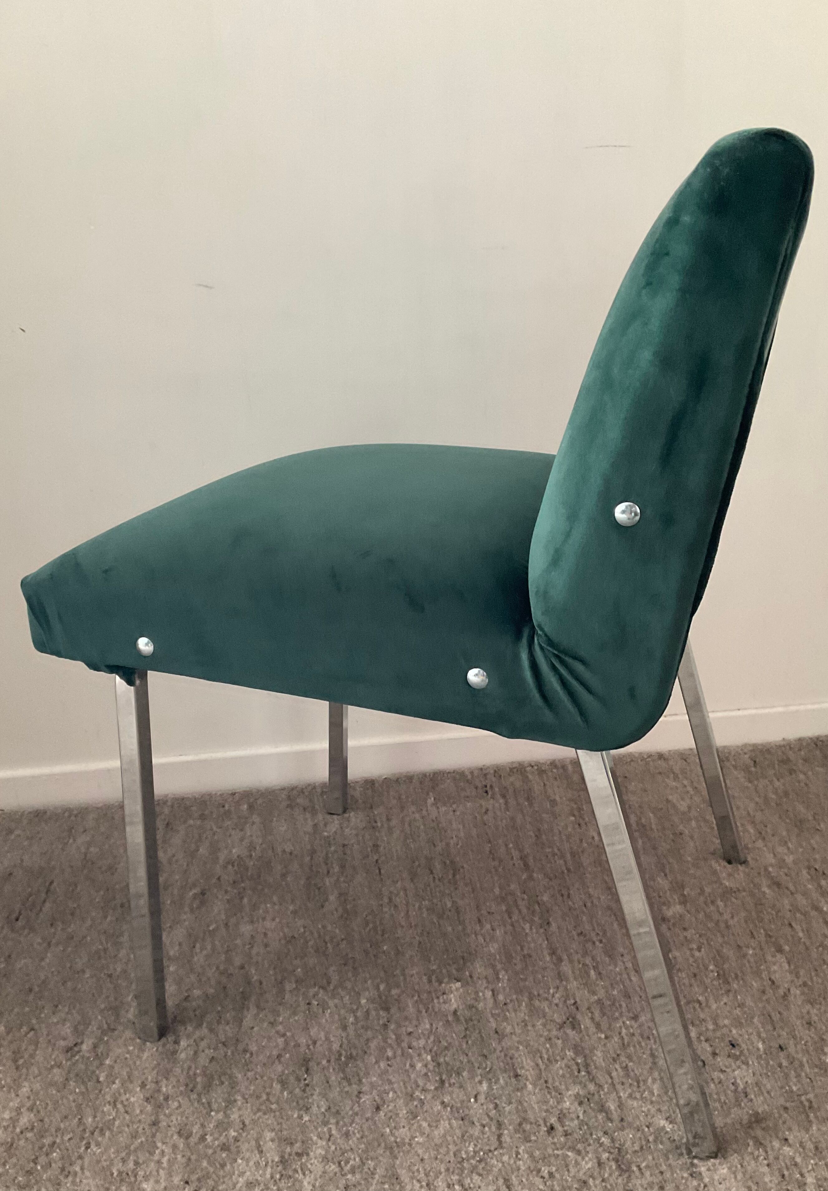 Vintage chair in green velvet and chrome legs