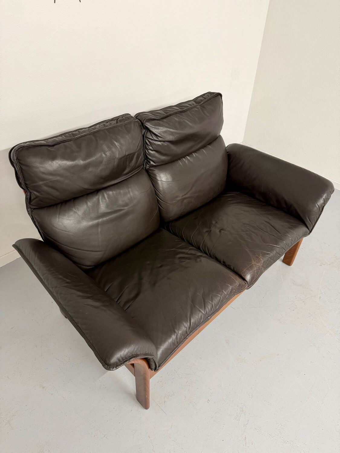 Vintage black leather Dreipunkt Scala design 2-seater sofa.