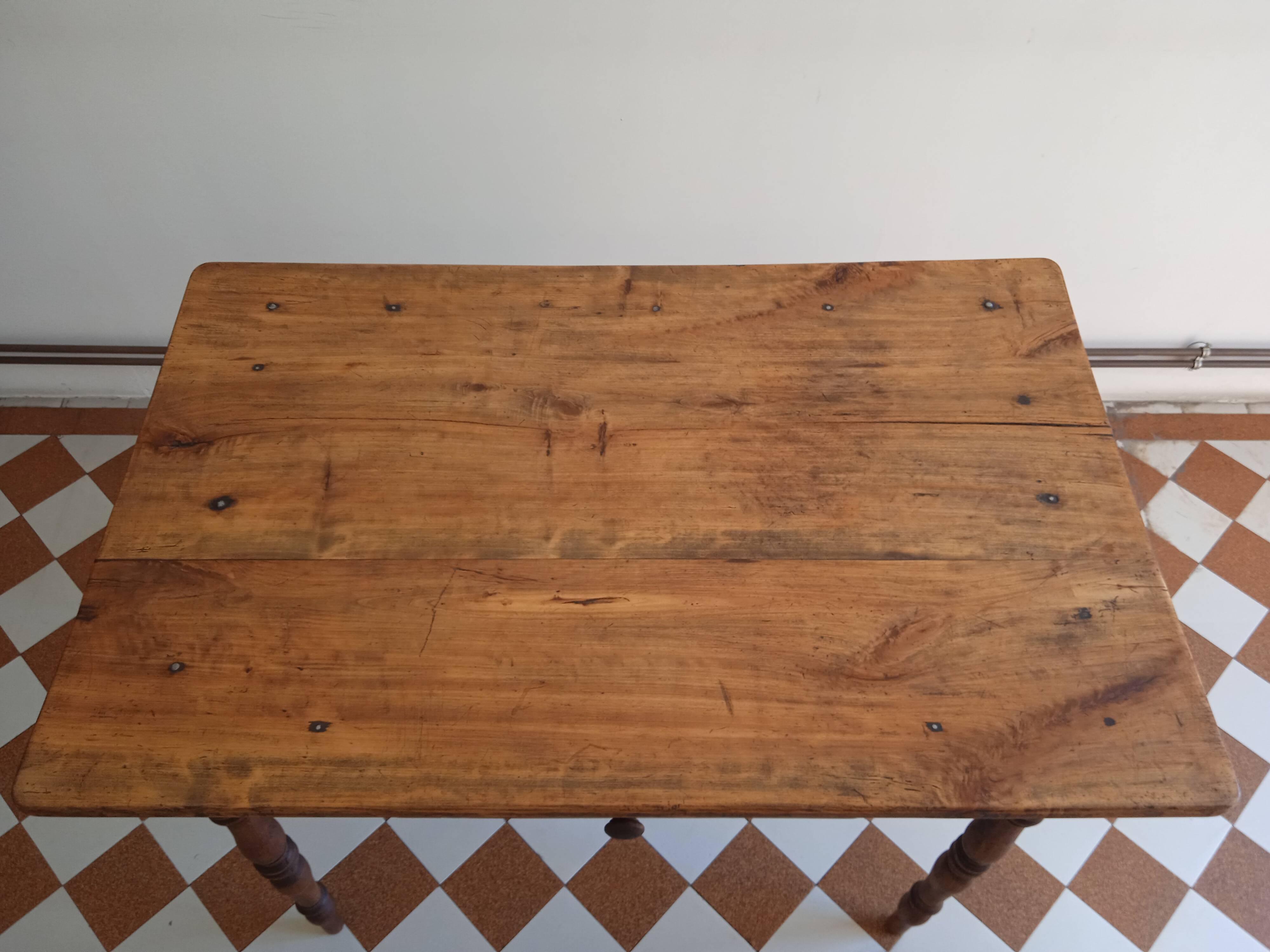 Farm table