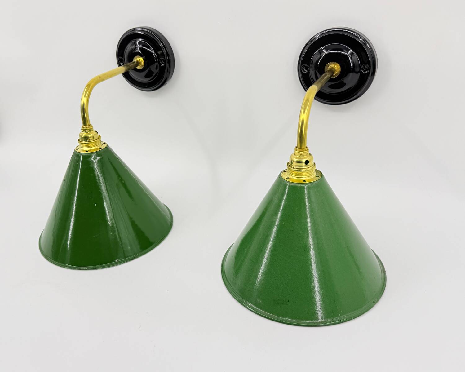 Enamelled sheet metal wall lights