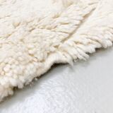 Moroccan Berber carpet Beni Ouarain with engraved diamonds in the weft 2.30x1.53m