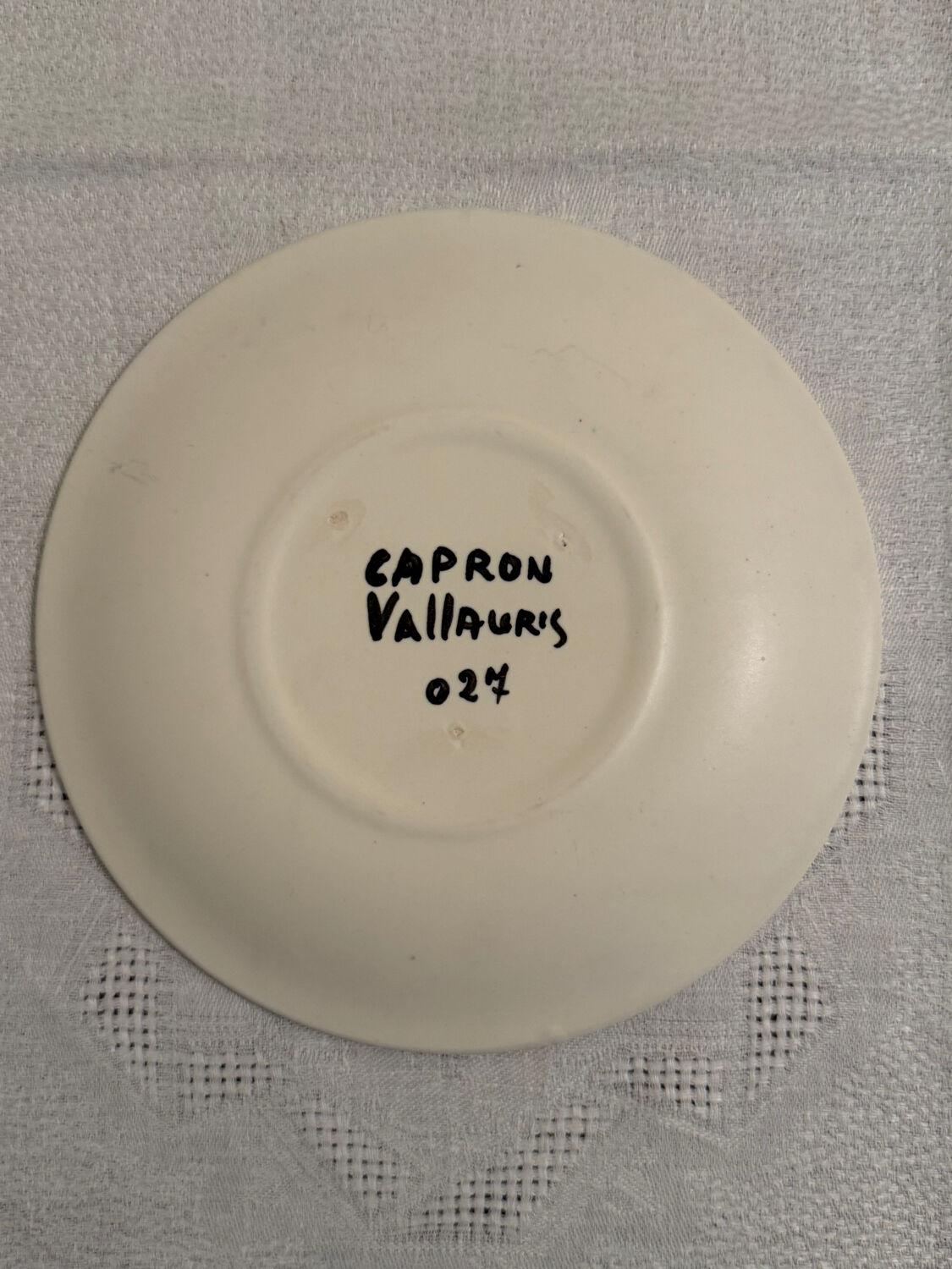 Plates and dish signed by Roger Capron, Vallauris.