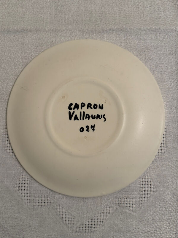 Assiettes et plat signés Roger Capron, Vallauris