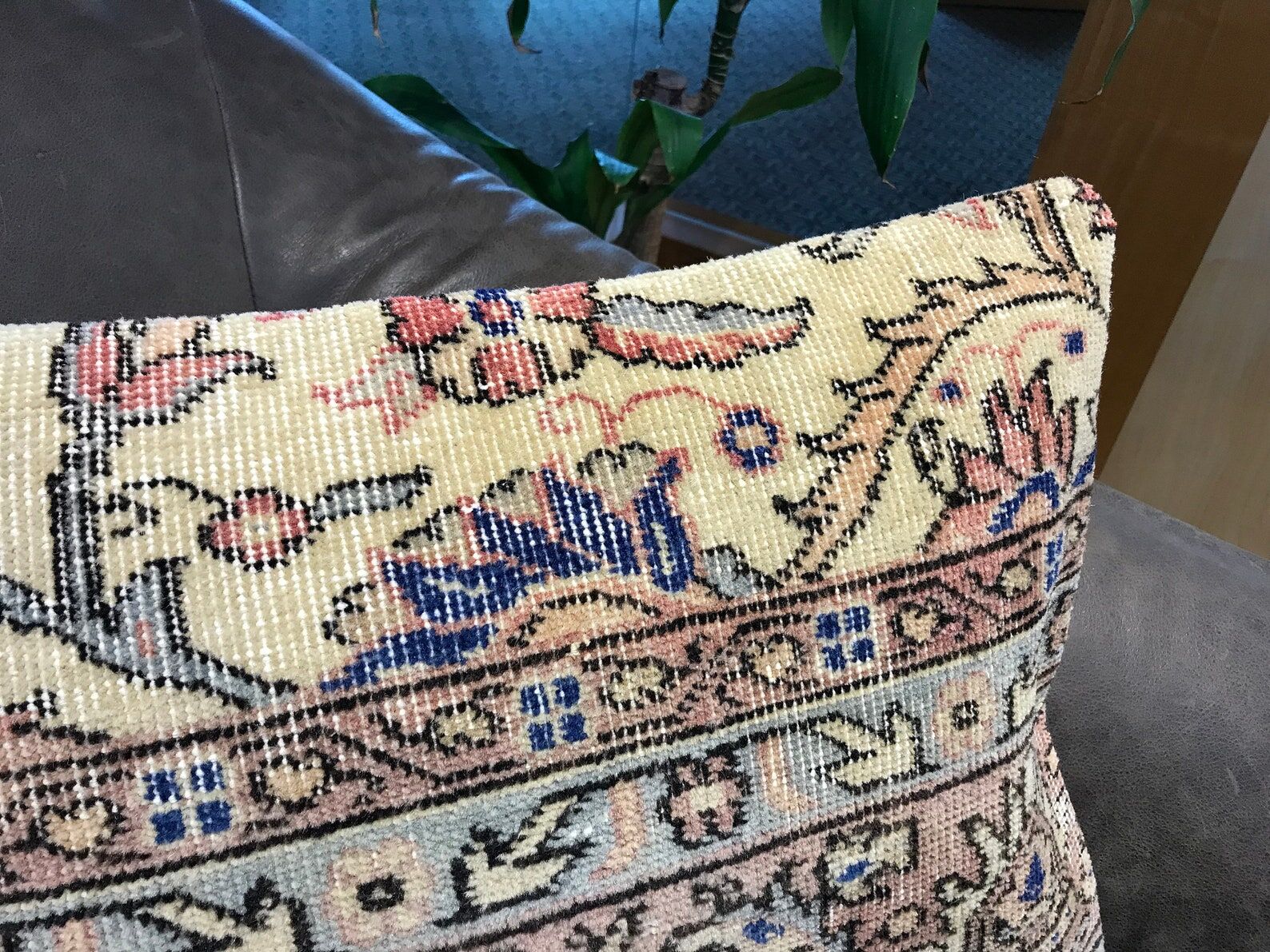 Floral Design Neutral Rug Pillow Cover 40x60cm