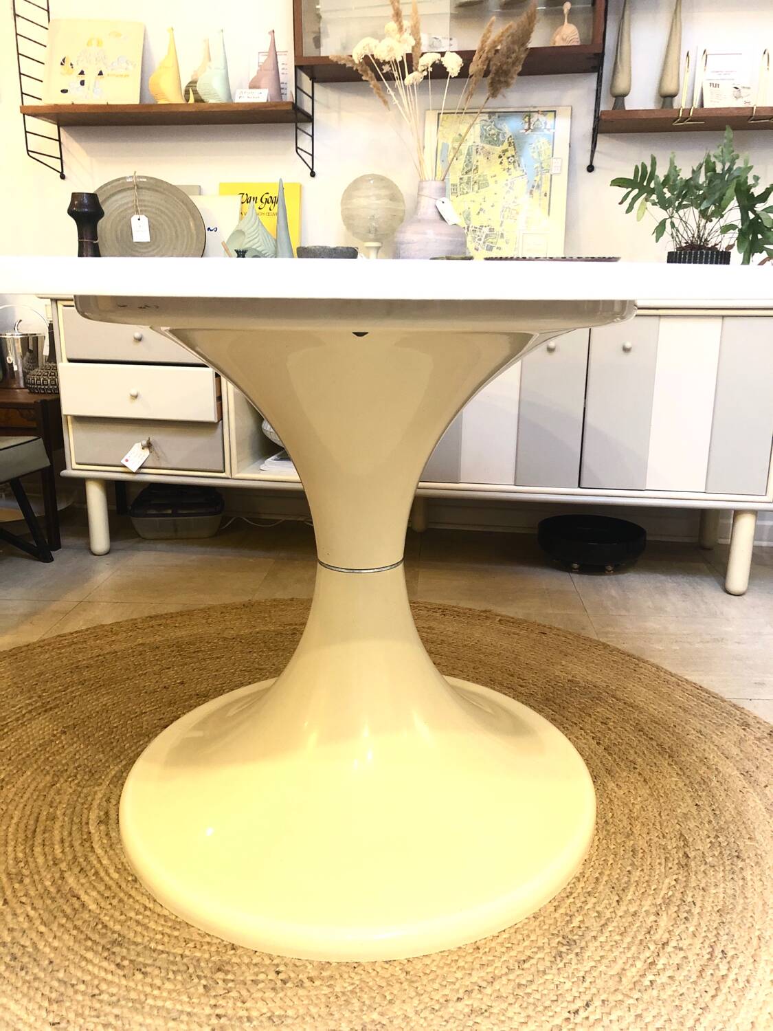 Tulip dining table 1970