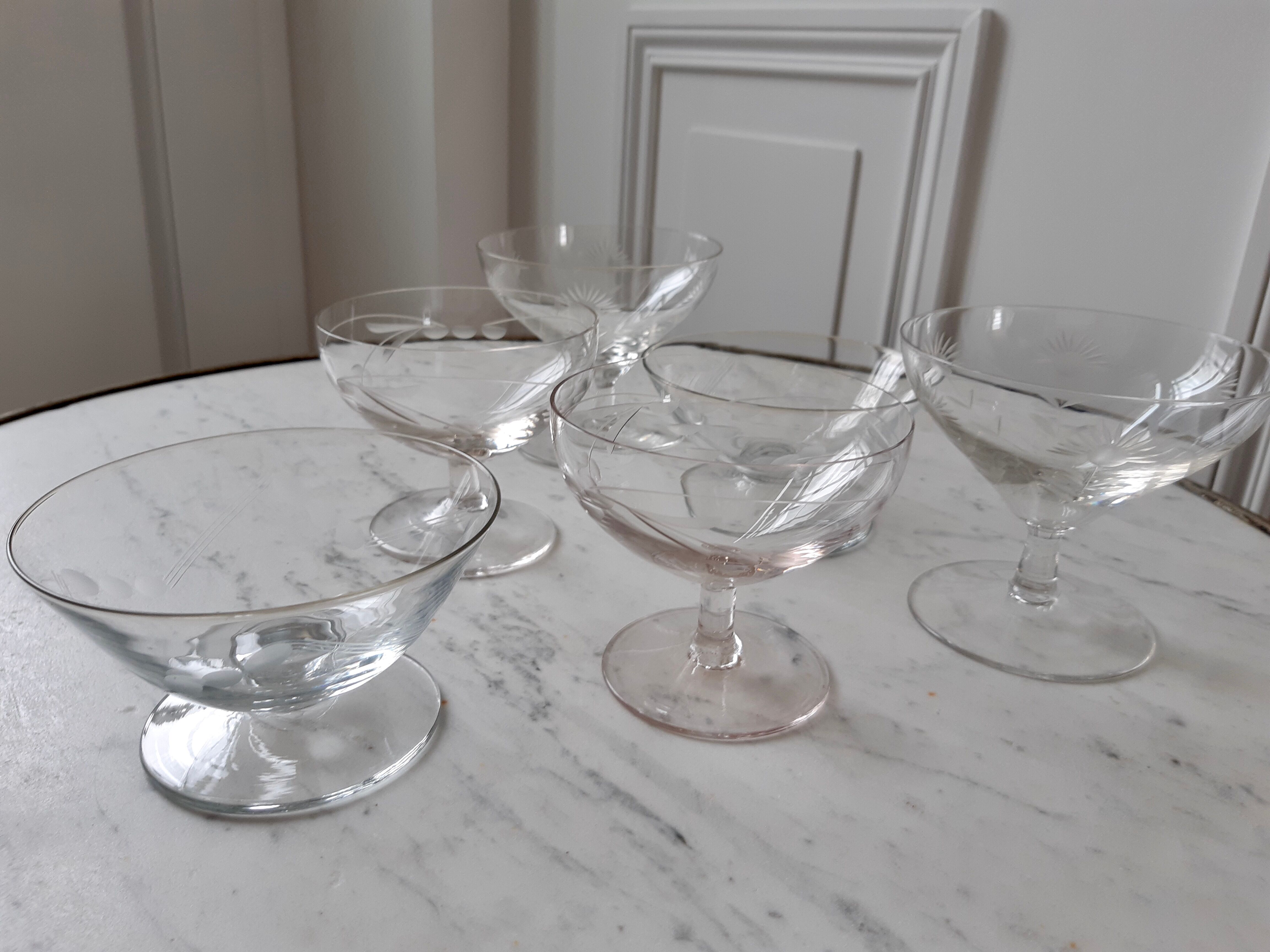 Lot of 6 crystal champagne glasses engraved 30s