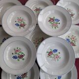 Set of 12 VF Paris soup plates