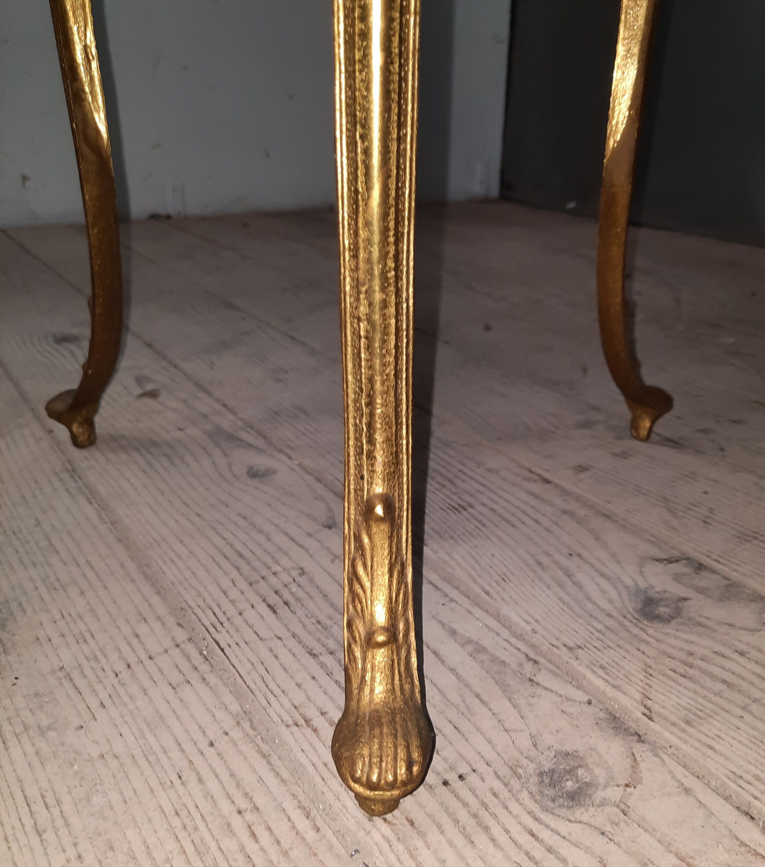 Selette metal and onyx