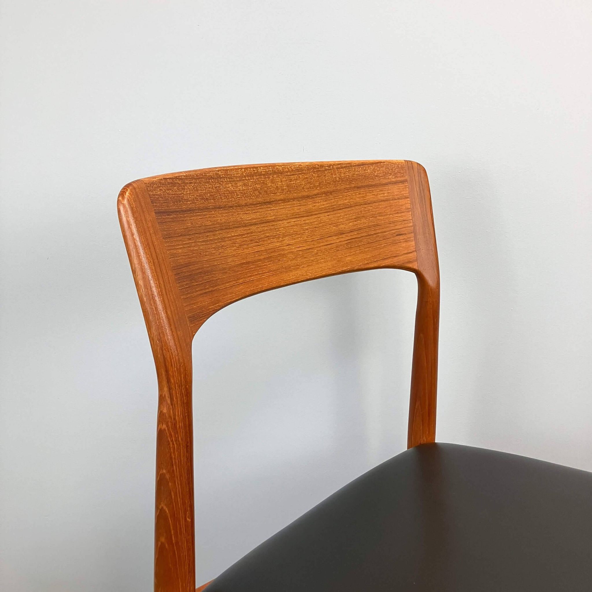 Set of 6 dining chairs by Henning Kjaernulf for Korup Stolefabrik, teak and leather, 1960s.