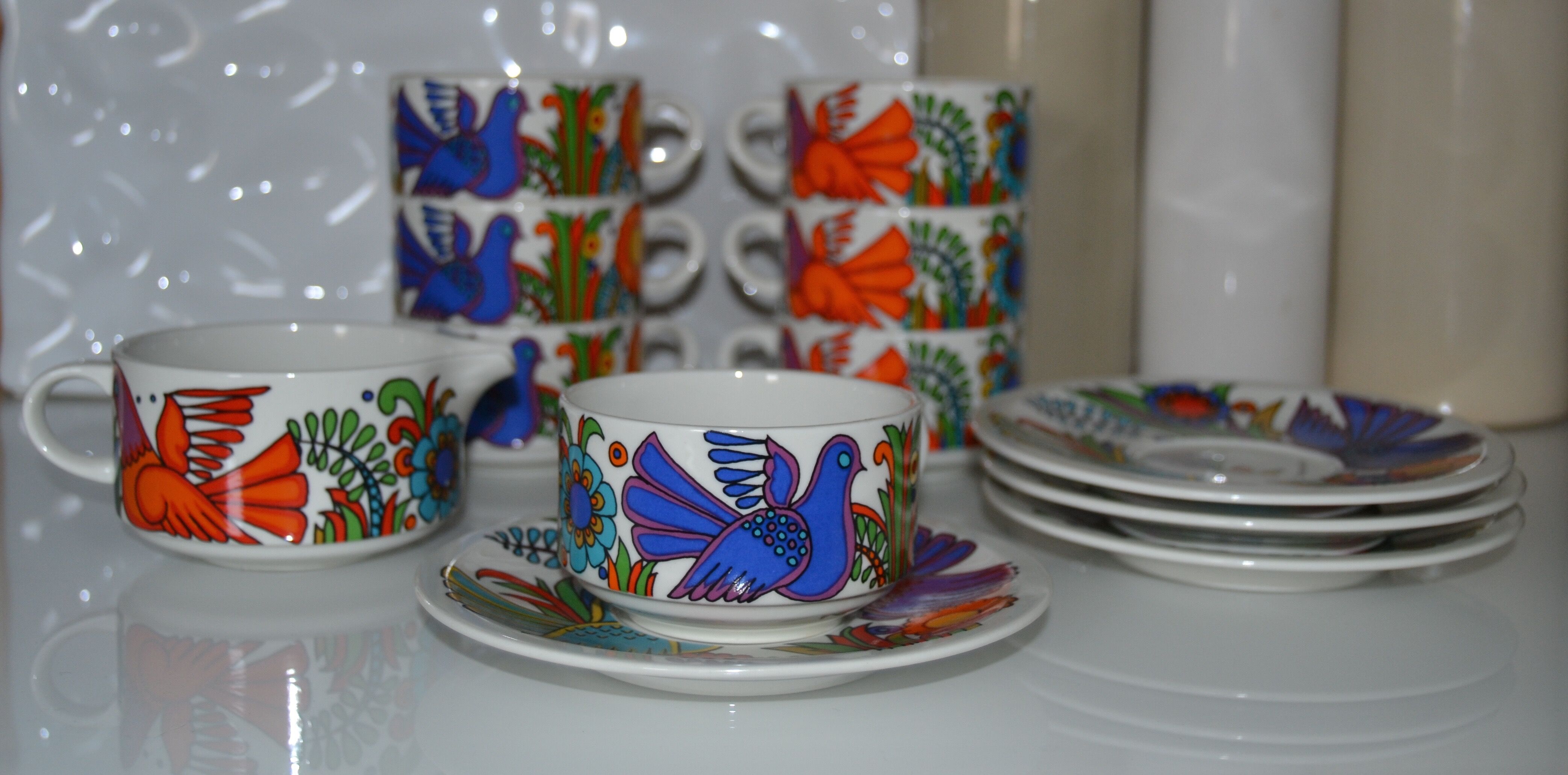 Service 7 cups and 4 cups milk/cream & Villeroy Boch Acapulco pot