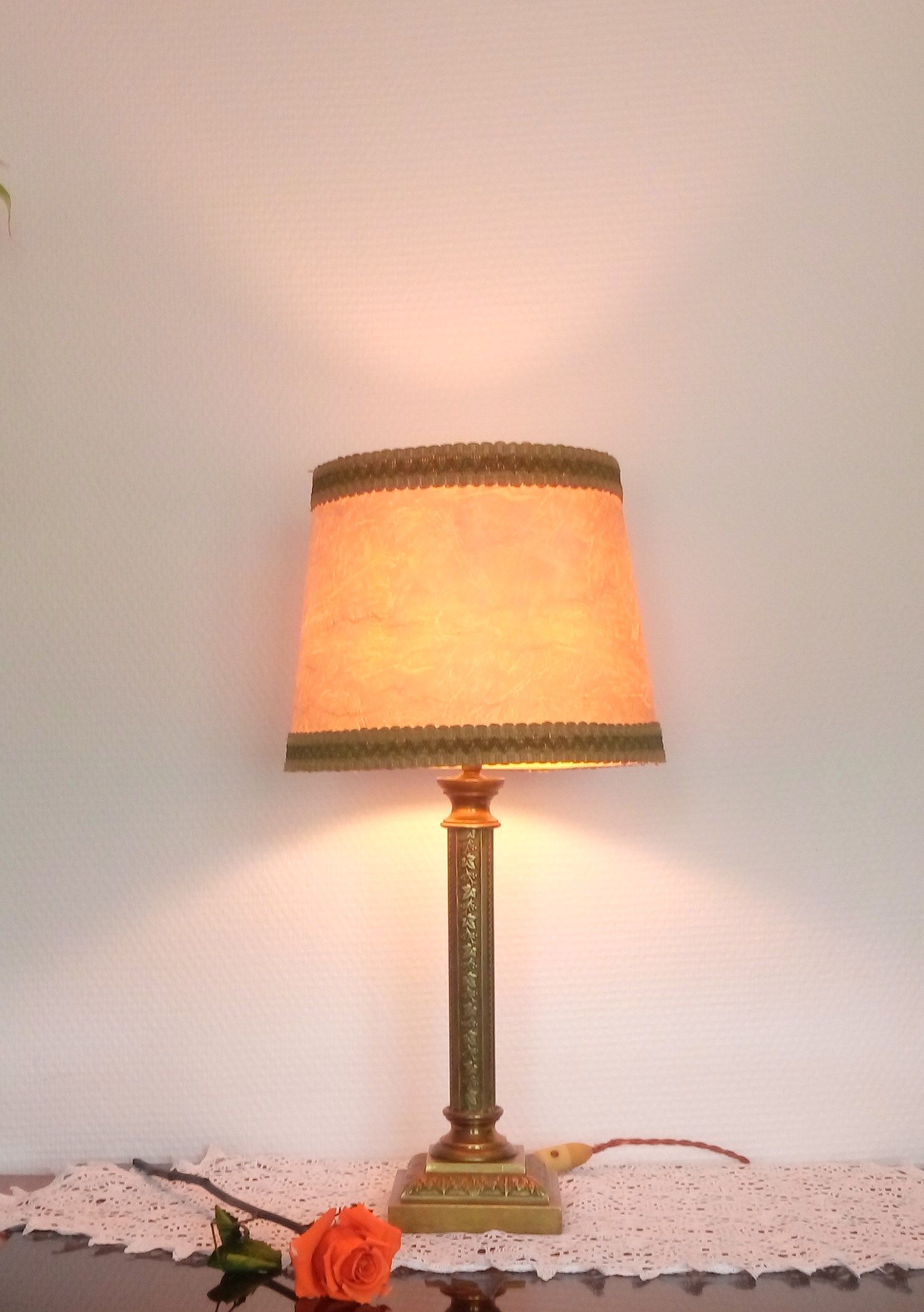 Bronze and brass table lamp, floral decoration with vine leaves
