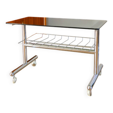 Side table for vinyl storage on wheels in chrome and smoked glass, design, 1970.
