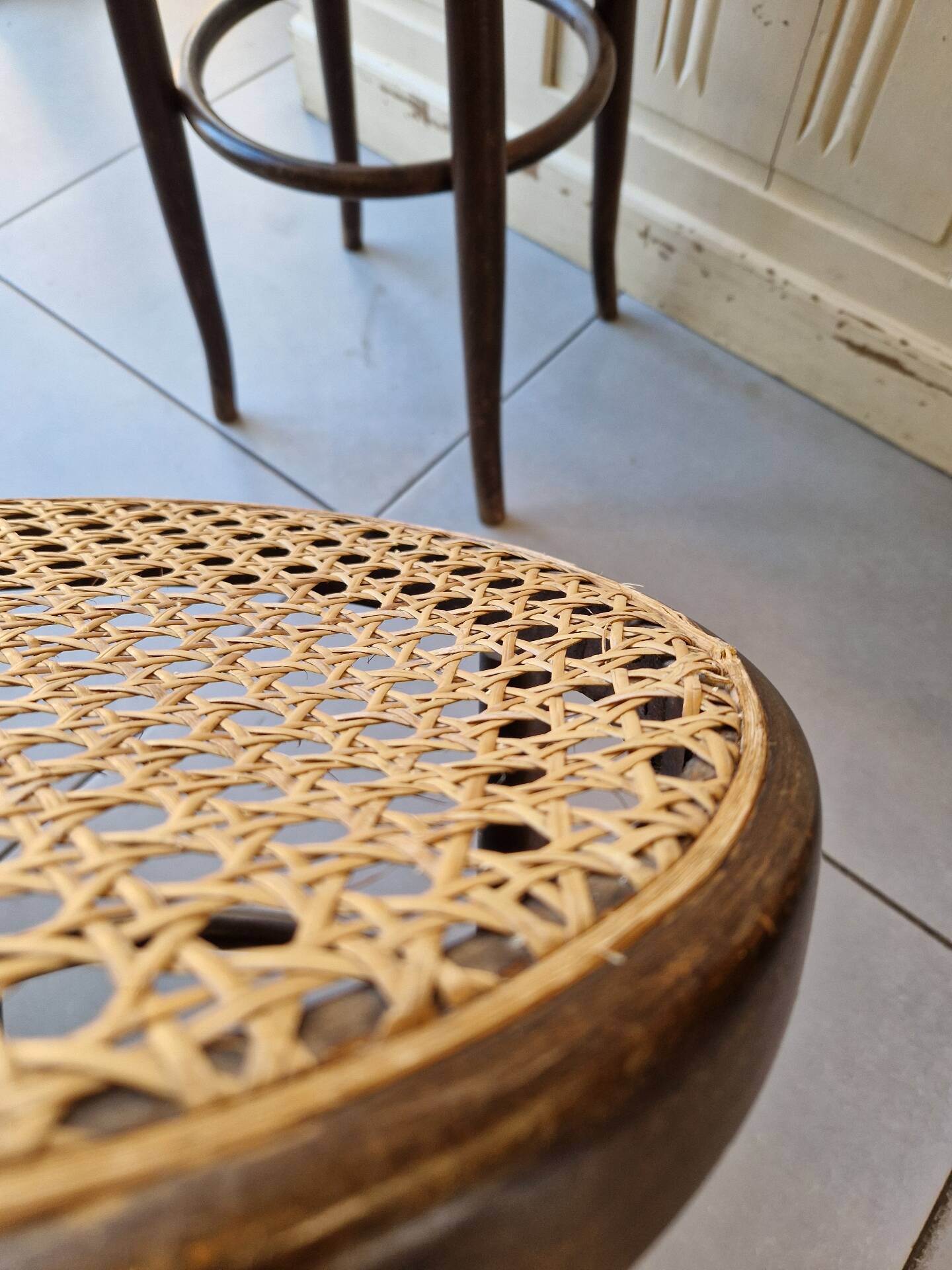 Lot De 2 Tabourets En Cannage Style Thonet