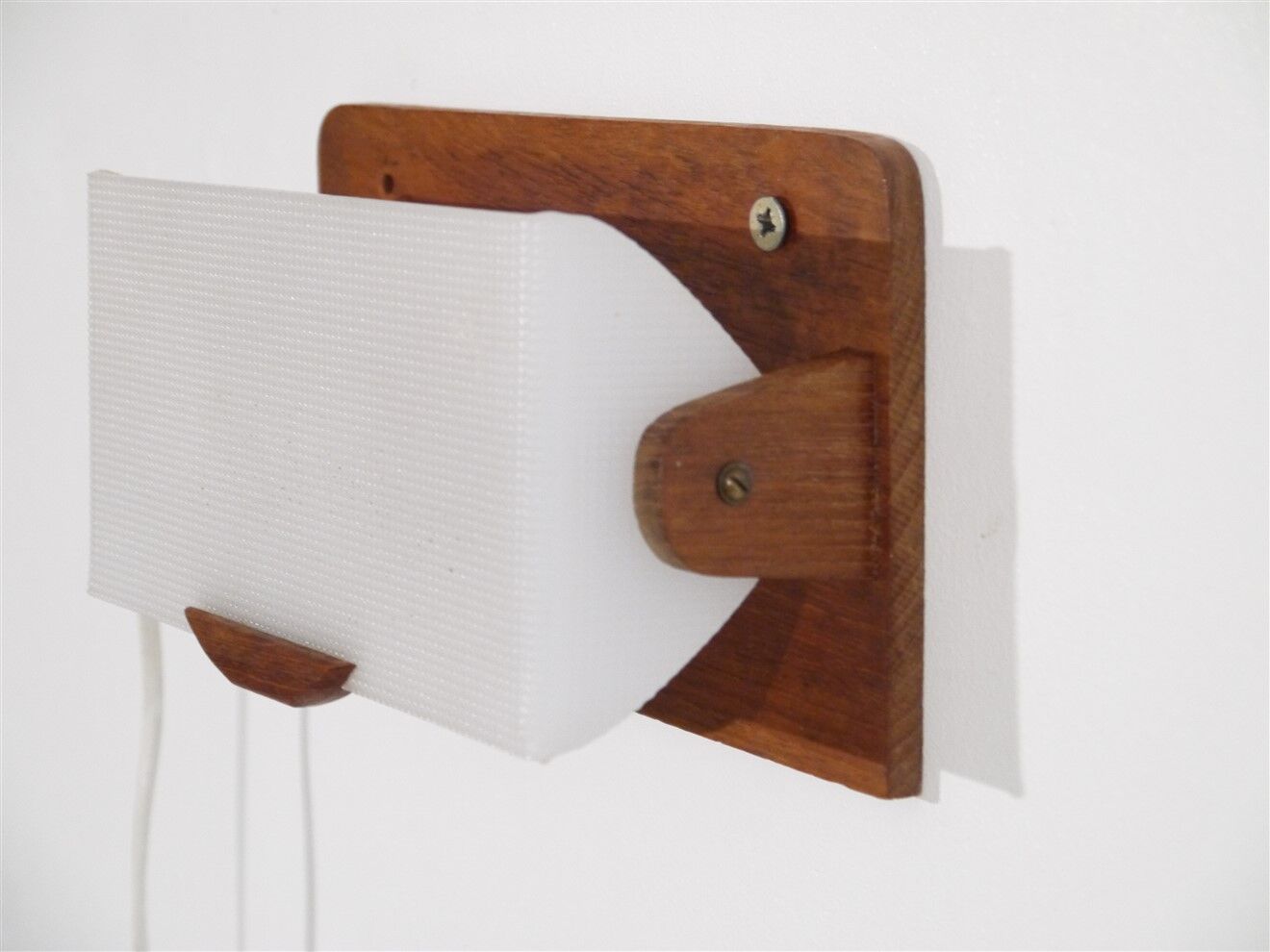 Paire d'appliques vintage scandinave en teck et acrylique