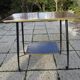 Table d'appoint ou desserte vintage plateau formica couleur bois