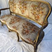 Three-seater canapé in carved wood, upholstery and gilded wood. Around 1900, Louis XV style.